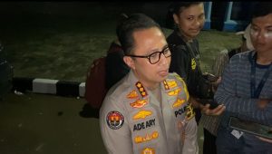 Kabid Humas Polda Metro Jaya kombes Pol Ade Ary Syam Indradi, saat menyampaikan keterangan kepada media di kawasan gedung DPR/MPR RI, Jakarta Pusat, Kamis, 22/8/2024 | Ari Kurniansyah/Forum Keadilan