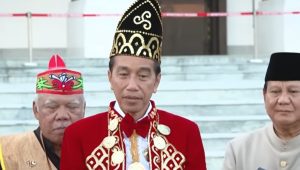 Presiden Jokowi memberikan keterangan usai penurunan Bendera Merah Putih di IKN, Sabtu, 17/8/2024. | Dok. Sekretariat Presiden