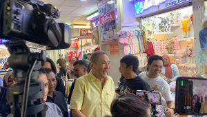 Politisi Partai Golkar Jusuf Hamka saat mengunjungi pusat belanja Tanah Abang, Blok A, Jakarta Pusat, Kamis, 1/8/2024 | Ali Mansur/Forum Keadilan