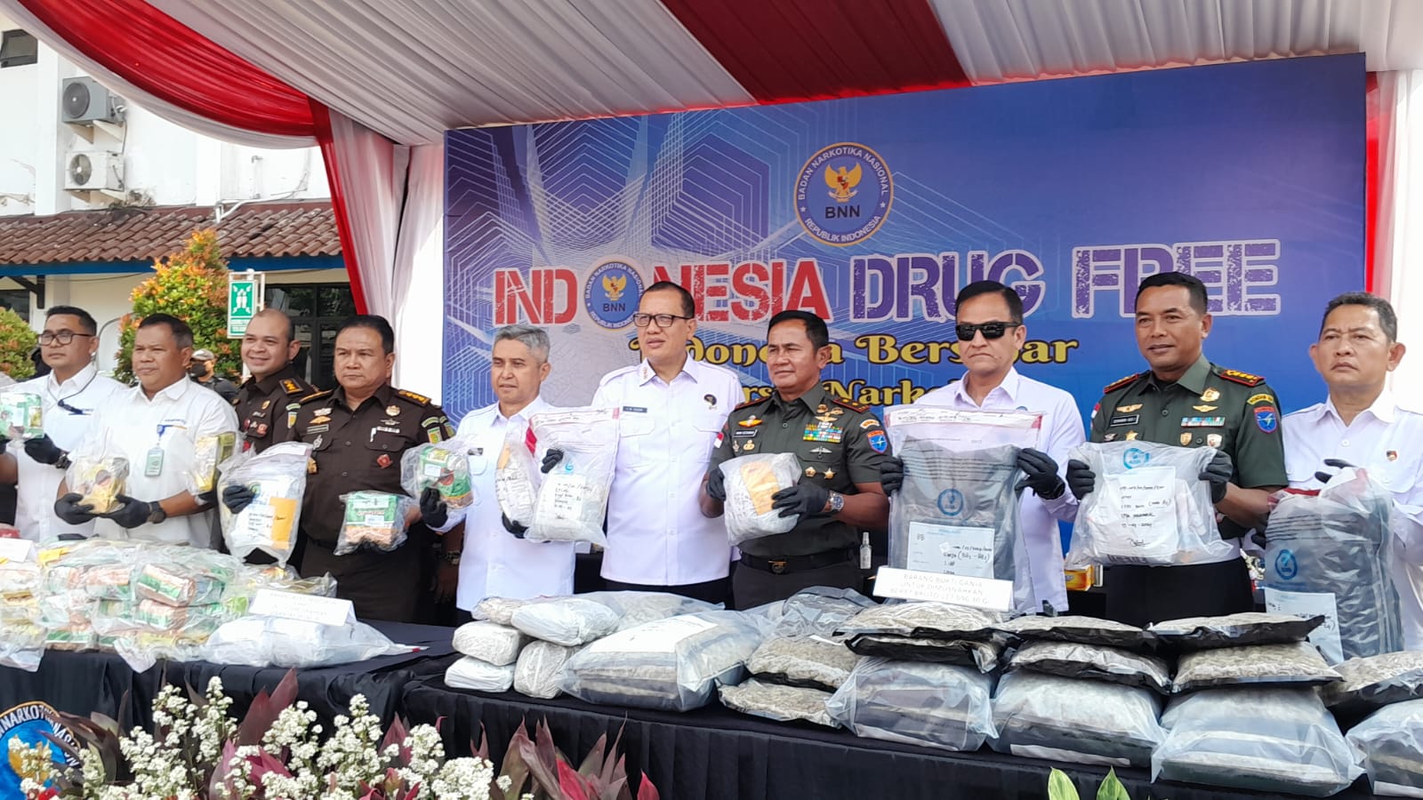 BNN Musnahkan Barang Bukti Narkotika dari 8 Kasus dengan 18 Tersangka