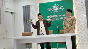 Mantan kader Partai Kebangkitan Bangsa (PKB) Effendy Choirie atau Gus Choi (kiri) dengan anggota PBNU Ishaq Zubaedi Raqib, di Kantor PBNU, Jakarta Pusat, Rabu, 7/8/2024 | Novia Suhari/Forum Keadilan