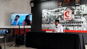 dr. Dani Ramdhan bersama dengan Liaison Officer Tim EMT MER-C Marissa Noriti dan Ketua Presidium MER-C Indonesia Sarbini Abdul Murad di Kantor MER-C, Jakarta Pusat, Senin, 12/8/2024 | Novia Suhari/Forum Keadilan