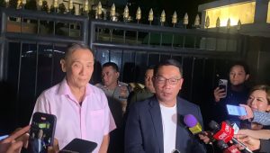 Ridwan Kamil bersama Jusuf Hamka saat ditemui di rumah kediaman Ketua Umum Partai Golkar Airlangga Hartarto di Kompleks Widya Chandra, Jakarta Selatan, Kamis, 8/8/2024 malam | Ali Mansur/Forum Keadilan