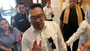 Mantan Gubernur Jawa Barat sekaligus bakal calon Gubernur Jakarta Ridwan Kamil (RK) tiba di Hotel Sultan, Jakarta Pusat, Senin, 19/8/2024 | Ali Mansur/Forum Keadilan