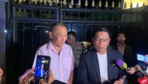 Ridwan Kamil bersama Jusuf Hamka saat ditemui di rumah kediaman Ketua Umum Partai Golkar Airlangga Hartarto di Kompleks Widya Chandra, Jakarta Selatan, Kamis, 8/8/2024 malam | Ali Mansur/Forum Keadilan