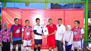 Ketua Umum (Ketum) Partai Solidaritas Indonesia (PSI) Kaesang Pangarep memberikan surat rekomendasi dukungan Partai kepada Bobby Nasution untuk maju sebagai bakal calon Gubernur Sumatra Utara (Sumut) di Pilkada 2024, di Lapangan Gajah Mada, KMedan, Sumatra Utara (Sumut), Rabu, 14/8/2024. | Instagram @bobbynst