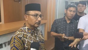 Anggota DPD RI Sudirman atau Haji Uma saat memberikan keterangan kepada media, di Polda Metro Jaya, Jakarta Selatan, Jumat, 9/8/2024 | Ari Kurniansyah/Forum Keadilan