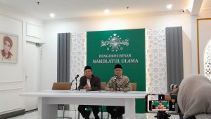 Mantan kader Partai Kebangkitan Bangsa (PKB) Effendy Choirie atau Gus Choi (kiri) dengan anggota PBNU Ishaq Zubaedi Raqib, di Kantor PBNU, Jakarta Pusat, Rabu, 7/8/2024 | Novia Suhari/Forum Keadilan