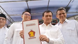 Bakal calon gubernur Jawa Tengah Komjen Ahmad Luthfi menerima surat rekomendasi dari DPP Partai Gerindra, Jumat, 23/8/2024 | Ali Mansur/Forum Keadilan