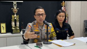 Kabid Humas Polda Metro Jaya Kombes Pol Ade Ary Syam Indradi saat memberikan keterangan kepada media di gedung Bid Humas Polda Metro Jaya, Polda Metro Jaya, Jakarta Selatan, Jumat, 23/8/2024 | Ari Kurniansyah/Forum Keadilan