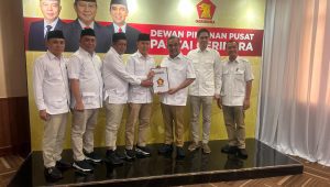 Partai Gerindra menyerahkan surat B1KWK kepada pasangan bakal calon (paslon) Gubernur dan Wakil Gubernur (cagub-cawagub) Sulawesi Tenggara (Sultra) Andi Sumangerukka (ASR) dan Hugua dalam Pilkada 2024 | ist