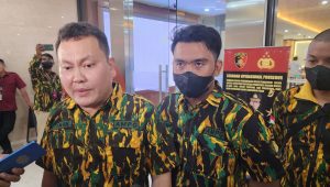 Kader Muda Golkar melaporkan penyebar foto diduga Ketua Umum Partai Golkar Bahlil Lahadalia duduk di samping minuman beralkohol ke Bareskrim Mabes Polri | Reynaldi Adi Surya/Forum Keadilan