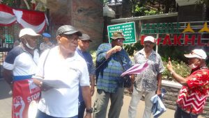 Gedung Kejaksaan Agung (Kejagung) RI didatangi demonstran anti-korupsi Papua yang menuntut penangkapan Plt Kepala Badan Pengelola Keuangan dan Aset Daerah (BPKAD) Kabupaten Waropen Ruben Yason Rumboisano, Rabu, 28/8/2024 | Reynaldi Adi Surya/Forum Keadilan