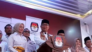 Bakal calon Gubernur dan Wakil Gubernur Jakarta Ridwan Kamil (RK)-Suswono resmi mendaftarkan diri dalam Pemilihan Gubernur (Pilgub) Jakarta 2024 ke Komisi Pemilihan Umum (KPU) DKI Jakarta, Rabu, 28/8/2024 | Novia Suhari/Forum Keadilan