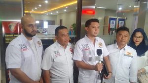 Argha Yudistira adukan adanya produk beretiket biru dan DNA Salmon yang diduga terafiliasi dengan produk milik Athena Group milik dr. Richard Lee | Reynaldi Adi Surya/Forum Keadilan