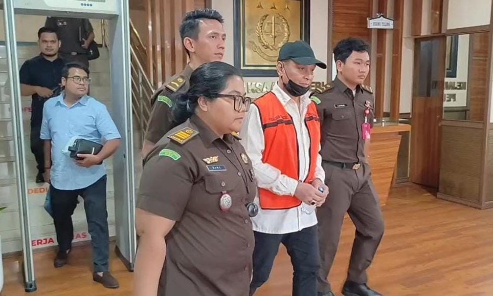 Korupsi Impor Gula, Kejagung Limpahkan Tersangka RR ke Kejari Pekanbaru