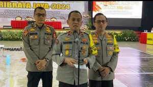 Karo PID Divhumas Polri Brigjen Pol Tjahyono Saputro (tengah) saat memberikan keterangan kepada media, Jumat, 30/8/2024 | Ari Kurniansyah/Forum Keadilan