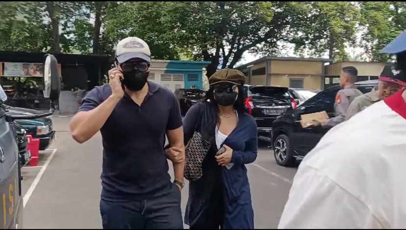 Ditemani David Bayu, Audrey Davis Kembali Diperiksa soal Video Syur Mirip Dirinya