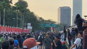 Masa aksi di depan gedung DPR RI, sudah mulai membubarkan diri, Jakarta Pusat, Kamis 22/8/2024 | Ari Kurniansyah/Forum Keadilan