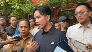 Wakil Presiden terpilih Gibran Rakabuming Raka meninjau uji coba pelaksanaan program Makan Bergizi Gratis di Sekolah Dasar Negeri (SDN) 4 Tangerang, Banten, Senin, 5/8/2024 | Ali Mansur/Forum Keadilan