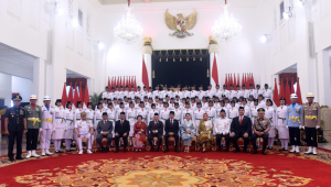 Presiden Joko Widodo (Jokowi) saat mengukuhkan Paskibraka di Istana Negara, Jakarta, Selasa, 15/08/2023 | Dok - Humas Setkab/Oji
