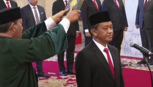 Presiden Joko Widodo (Jokowi) telah resmi melantik Bahlil Lahadalia sebagai Menteri ESDM baru di Kabinet Indonesia Maju dalam sisa masa jabatan periode tahun 2019-2024 di Istana Negara, Jakarta Pusat, Senin, 19/8/2024. | YouTube Sekretariat Presiden