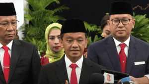 Menteri ESDM Bahlil Lahadalia, Menteri Investasi/Kepala BKPM Rosan Roeslani, Menteri Hukum dan HAM (Menkumham) Supratman Andi Agtas memberikan keterangan pers usai pelantikan Pejabat Negara, Istana Negara, pada Senin, 19/8/2024 | YouTube Sekretariat Presiden