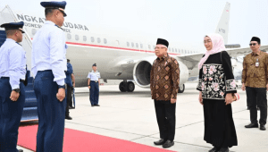 Wakil Presiden (Wapres) RI Ma'ruf Amin didampingi oleh Wury Ma'ruf Amin yang bertolak ke Provinsi Bali untuk menghadiri Pembukaan Muktamar VI Partai Kebangkitan Bangsa (PKB) yang dijadwalkan Sabtu malam. | SK/RJP-BPMI, Setwapres