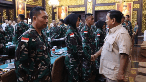 Prabowo dan Nakes TNI | Website Kementerian Pertahanan
