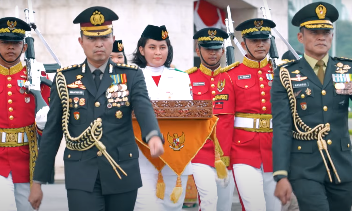 Istana Gelar Kirab Bendera Pusaka Jelang Upacara 17-an di IKN