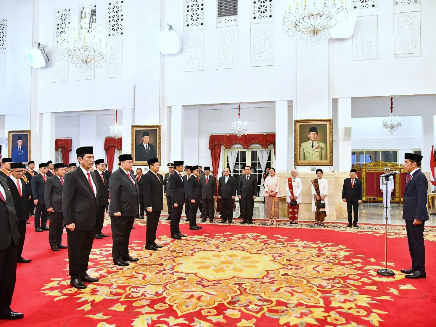 Jokowi Anugerahkan 64 Tokoh Tanda Jasa dan Tanda Kehormatan