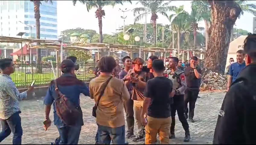 Amnesty Sebut Aparat Brutal saat Amankan Aksi Demo di DPR