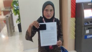 Keluarga korban kasus Tindak Pidana Perdagangan Orang (TPPO) atas nama Suhendri Ardiansyah (27) alias Hendri, yang sempat viral di media sosial, menyambangi Bareskrim Polri untuk mengajukan aduan, Senin, 12/8/2024 | Reynaldi Adi Surya/Forum Keadilan