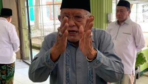 Kiai sepuh Nahdlatul Ulama (NU) sekaligus Pengasuh Pondok Pesantren (Ponpes) Daarul Rahman, Syukron Makmun, di Ponpes Daarul Rahman, Jagakarsa, Jakarta Selatan, Kamis, 15/8/2024 | Ali Mansur/Forum Keadilan