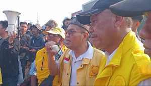 Massa aksi yang tolak pengesahan RUU Pilkada berorasi di depan pengaman aparat kepolisian, Kompleks Parlimen, Senayan, Jakarta Pusat, Kamis, 22/8/2024 | M. Hafid/Forum Keadilan
