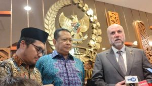 Ketua MPR RI Bambang Soesatyo dan Penasehat Presiden Otoritas Palestina untuk Urusan Agama Mahmoud Al-Habbash di Kompleks Gedung MPR DPR, Jakarta Pusat, 9/8/2024 | Muhammad Reza/Forum Keadilan