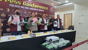 Kepolisian Resor (Polres) Jakarta Barat (Jakbar) bekerja sama dengan Polres Pelabuhan Tanjung Priok berhasil mengungkap peredaran narkoba jenis psikotropika jaringan internasional | Ari Kurniansyah/Forum Keadilan