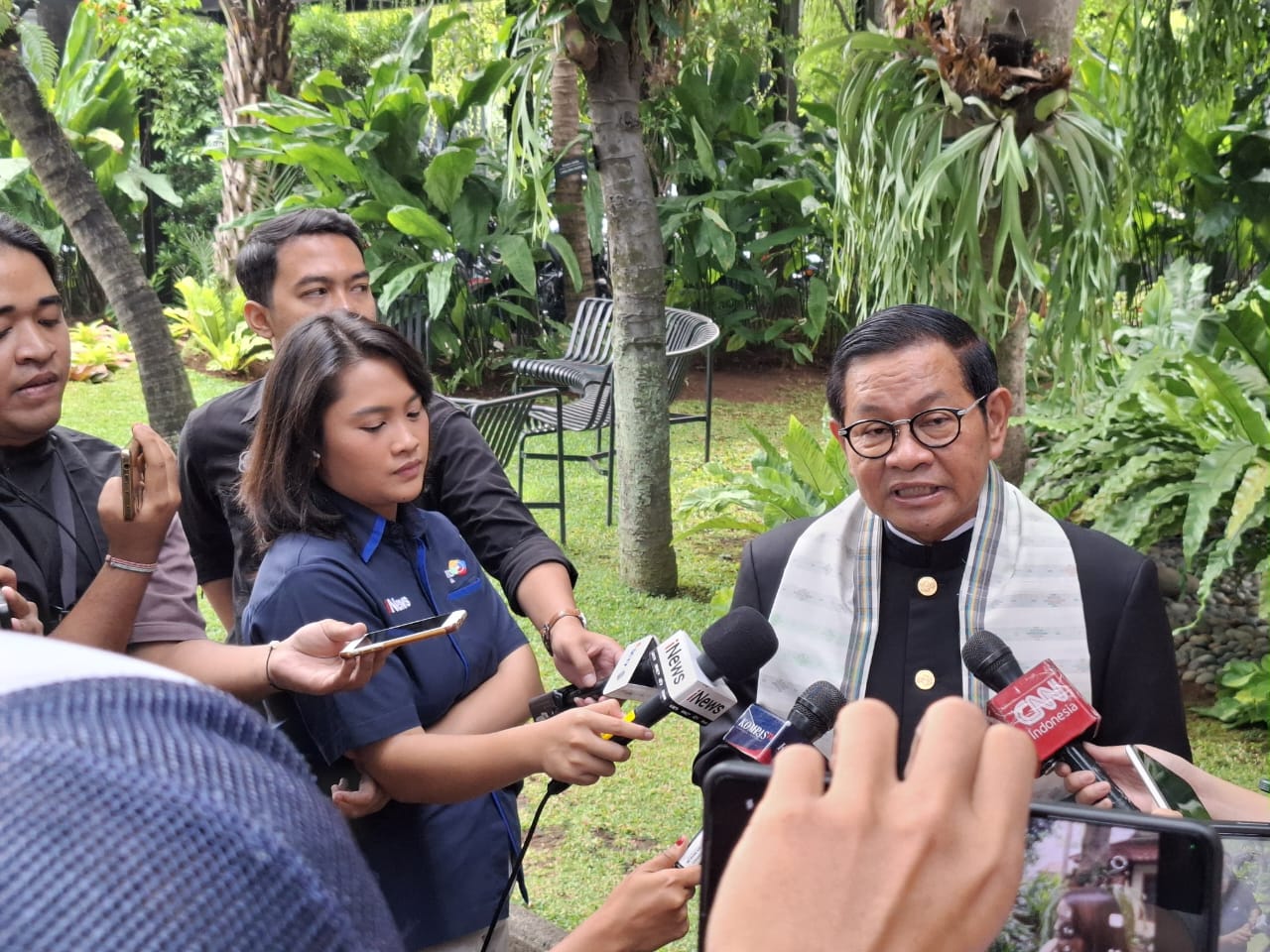 Kenakan Baju Adat Betawi, Pramono Ingin Ketuk Pintu Hati Warga Jakarta