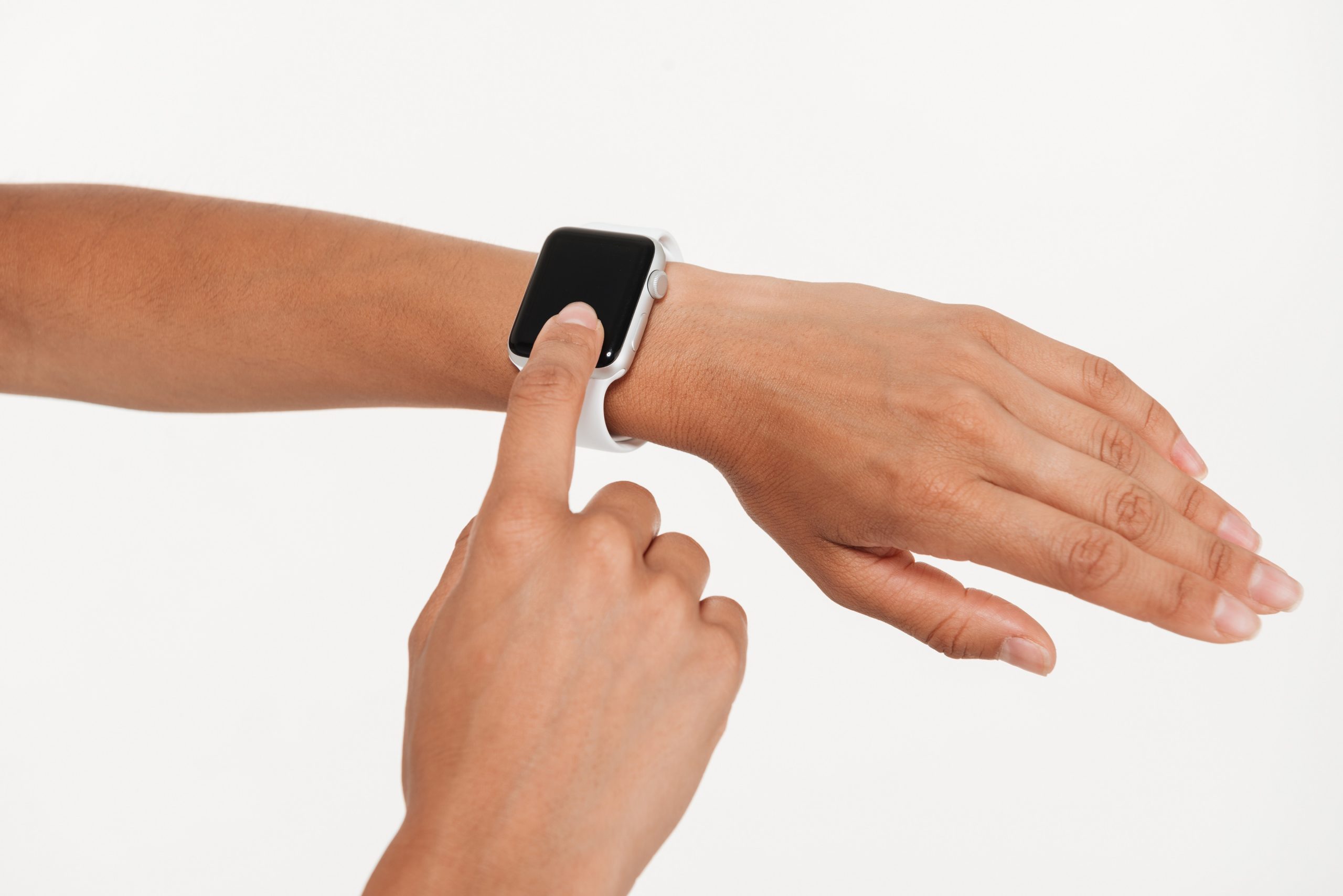 Jam tangan di kiri