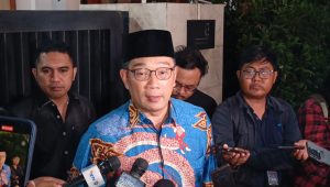 Bakal calon gubernur Jakarta Ridwan Kamil alias RK berencana mengubah pemukiman kumuh jadi hunian vertikal, saat ditemui di kediaman mantan wakil presiden Republik Indonesia Jusuf Kalla di kawasan Jakarta Selatan, Kamis, 5/9/2024 | Ali Mansur/Forum Keadilan