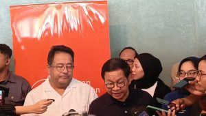 Calon Gubernur dan Wakil Gubernur Jakarta dari Partai Demokrasi Indonesia Perjuangan (PDIP) Pramono Anung (kemeja hitam) dan Rano Karno alias bang Doel (kemeja putih) saat ditemui di Taman Ismail Marzuki (TIM), di Cikini, Jakarta Pusat, Senin, 23/9/2024 | Ali Mansur/Forum Keadilan