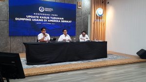 Direktur Jenderal Penguatan Daya Saing Produk Kelautan dan Perikanan KKP Budi Sulistyo (tengah) saat memberikan keterangan pers di Kantor KKP, Jakarta Pusat, Senin, 2/9/2024 | Novia Suhari/Forum Keadilan