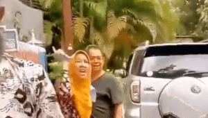 Viral di media sosial sebuah video yang menunjukkan seorang ibu bernama Masriwati memarahi sekelompok umat Kristen yang sedang berdoa di Perumnas 2, Kelurahan Kayuringin, Kota Bekasi, Jawa Barat.