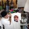 Calon wakil gubernur Jakarta Rano Karno (Bang Doel) menyapa warga dan memesan kaos untuk kampanye di Jalan H Gandun, Lebak Bulus, Jakarta Selatan, Senin, 2/9/2024 | Ali Mansur/Forum Keadilan