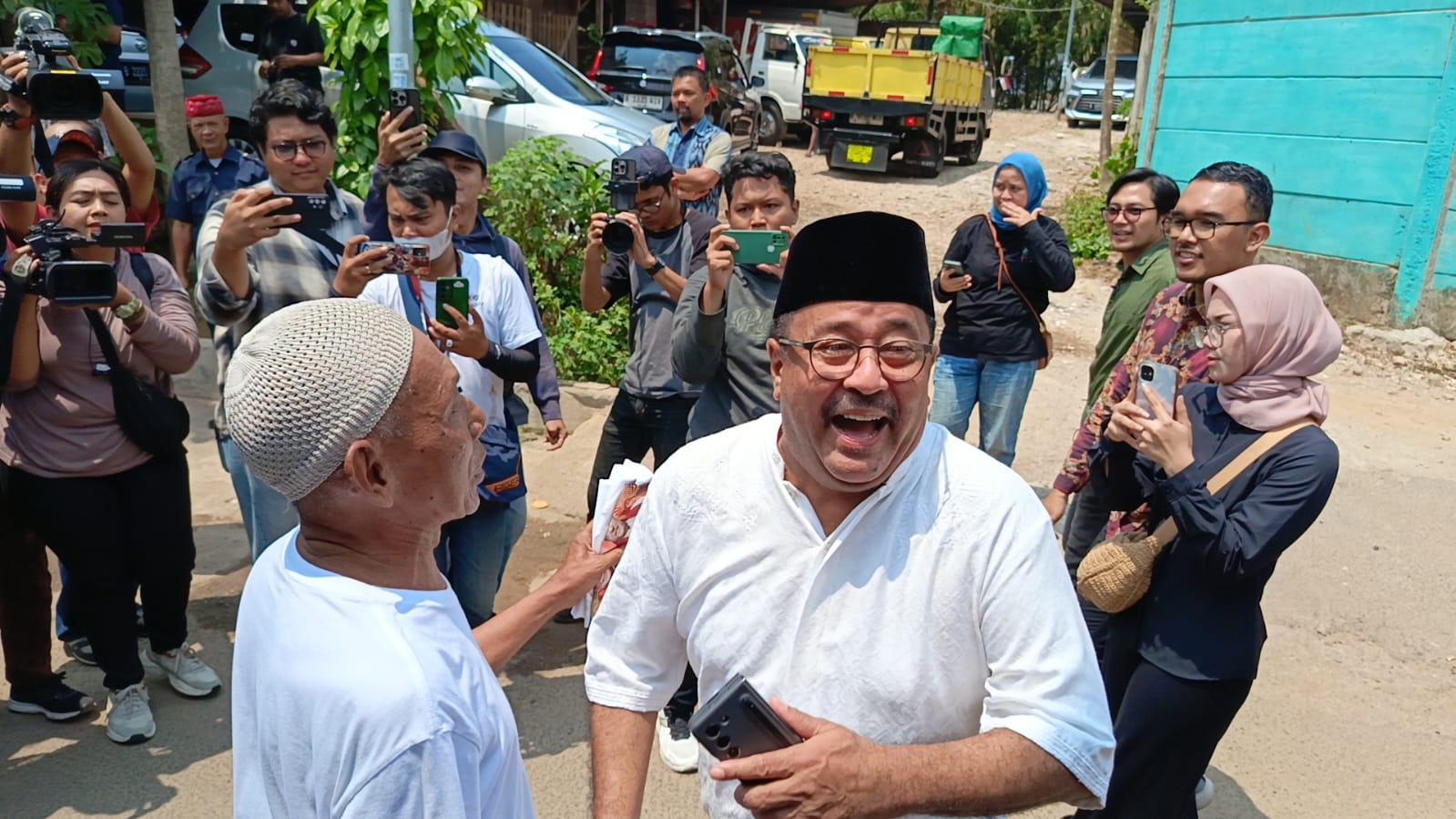 Blusukan ke Pemukiman Padat Penduduk, Rano Karno Janji Benahi Masalah Banjir Jakarta
