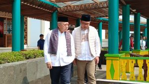 Bakal calon Gubernur Jakarta Ridwan Kamil (RK) melakukan pertemuan dengan mantan Gubernur DKI Jakarta Fauzi Bowo (Foke) di Kawasan Pusat Perkampungan Budaya Betawi (UPK PBB) Setu Babakan, Jagakarsa, Jakarta Selatan, Rabu, 4/9/2024 | Ali Mansur/Forum Keadilan