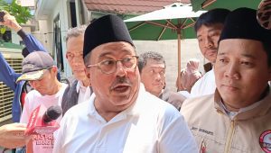 Bakal calon Wakil Gubernur Jakarta dari Partai Demokrasi Indonesia Perjuangan (PDIP) Rano Karno saat bertemu simpul relawan, di Warung Doel, di Jagakarsa, Jakarta Selatan, Jumat, 6/9/2024 | Ali Mansur/Forum Keadilan