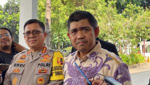 Kabag Penum Divisi Humas Polri Kombes Pol Erdi Adrimulan Chaniago (kiri), Juru Bicara Densus 88 Aswin Siregar (kanan), saat memberikan keterangan kepada media, di kawasan Senayan, Jakarta Pusat, Jumat, 6/9/2024 | Ari Kurniansyah/Forum Keadilan