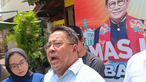 Bakal calon Wakil Gubernur Jakarta Rano Karno alias bang Doel saat ditemui di Warung Garasi Si Doel, Lebak Bulus, Jakarta Selatan, Senin, 9/9/2024 | Ali Mansur/Forum Keadilan