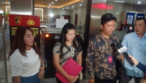 SI dan kuasa hukumnya datang ke Bareskrim, Senin, 9/9/2024 | Reynaldi Adi Surya/Forum Keadilan